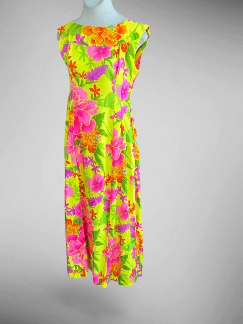 Pomare Tahiti Hawaiian Maxi Back Pleat Dress Floral Print Vintage